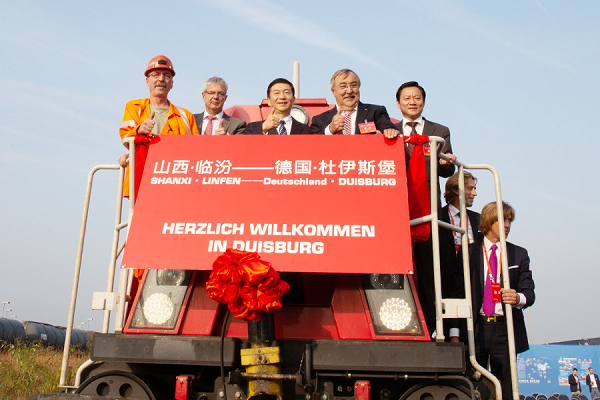 12.好博体育足球产品乘中欧班列首次抵达杜伊斯堡.png